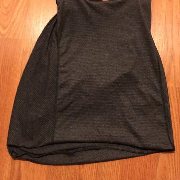 Lululemon Gray Stripe Tank w/ Built-in Sports Bra Size 4 in EUC! - Picture 3 of 6